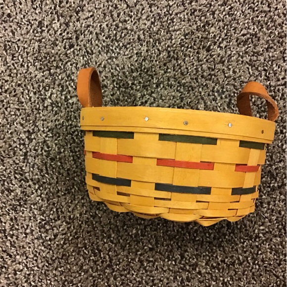 1999 Longaberger Round button basket - Picture 2 of 3